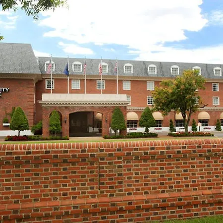 Hotel Williamsburg Hospitality House